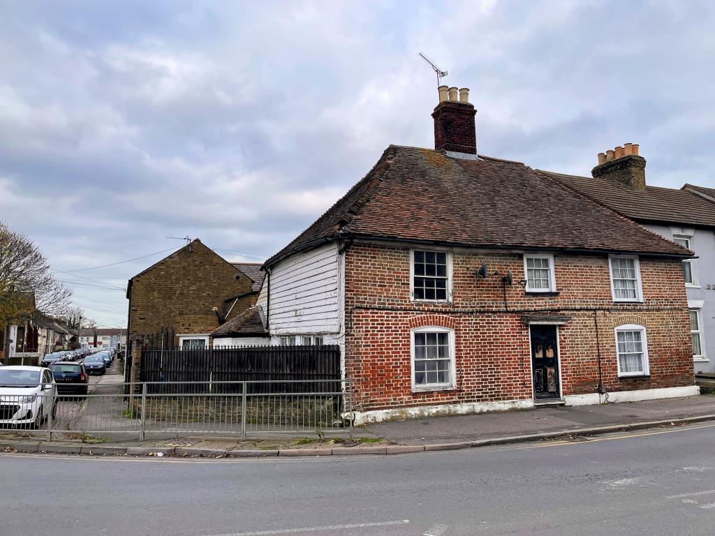 Lot: 136 - COTTAGE WITH IMPROVEMENT WORKS REQUIRING FINISHING - End-terrace cottage